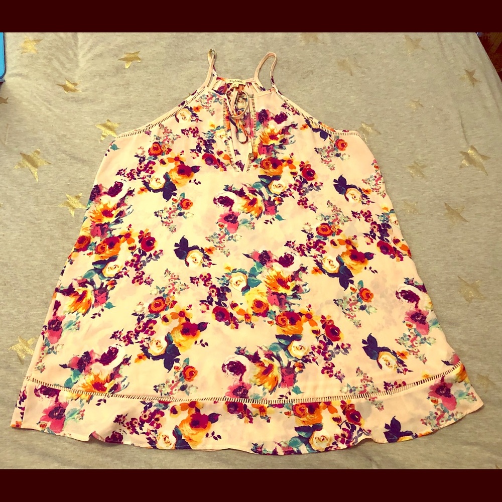 Beautiful Lily White Floral Razor Tank. Size XL🌸